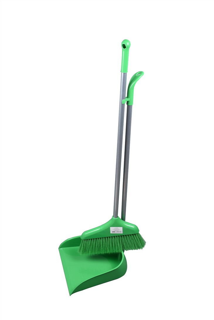 BROOM AND DUSTPAN SET
