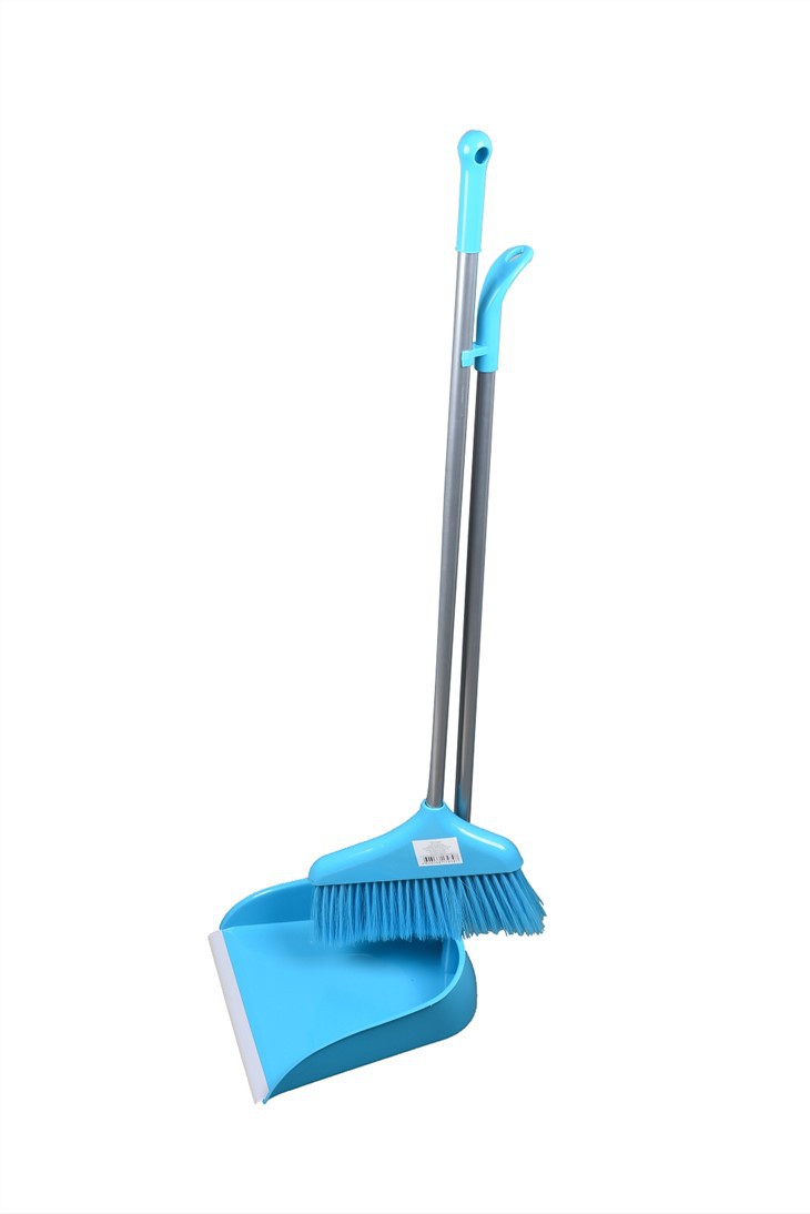 BROOM AND DUSTPAN SET